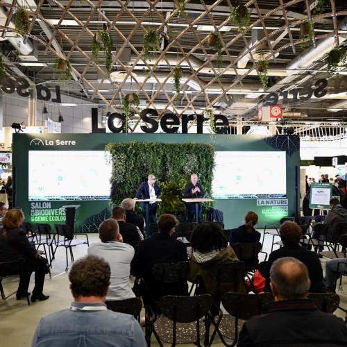  Jean-Philippe Delorme présente le projet réunionnais lauréat du prix du génie écologique au Salon de la Biodiversité - Crédit : I. Martel –  Parcs nationaux 