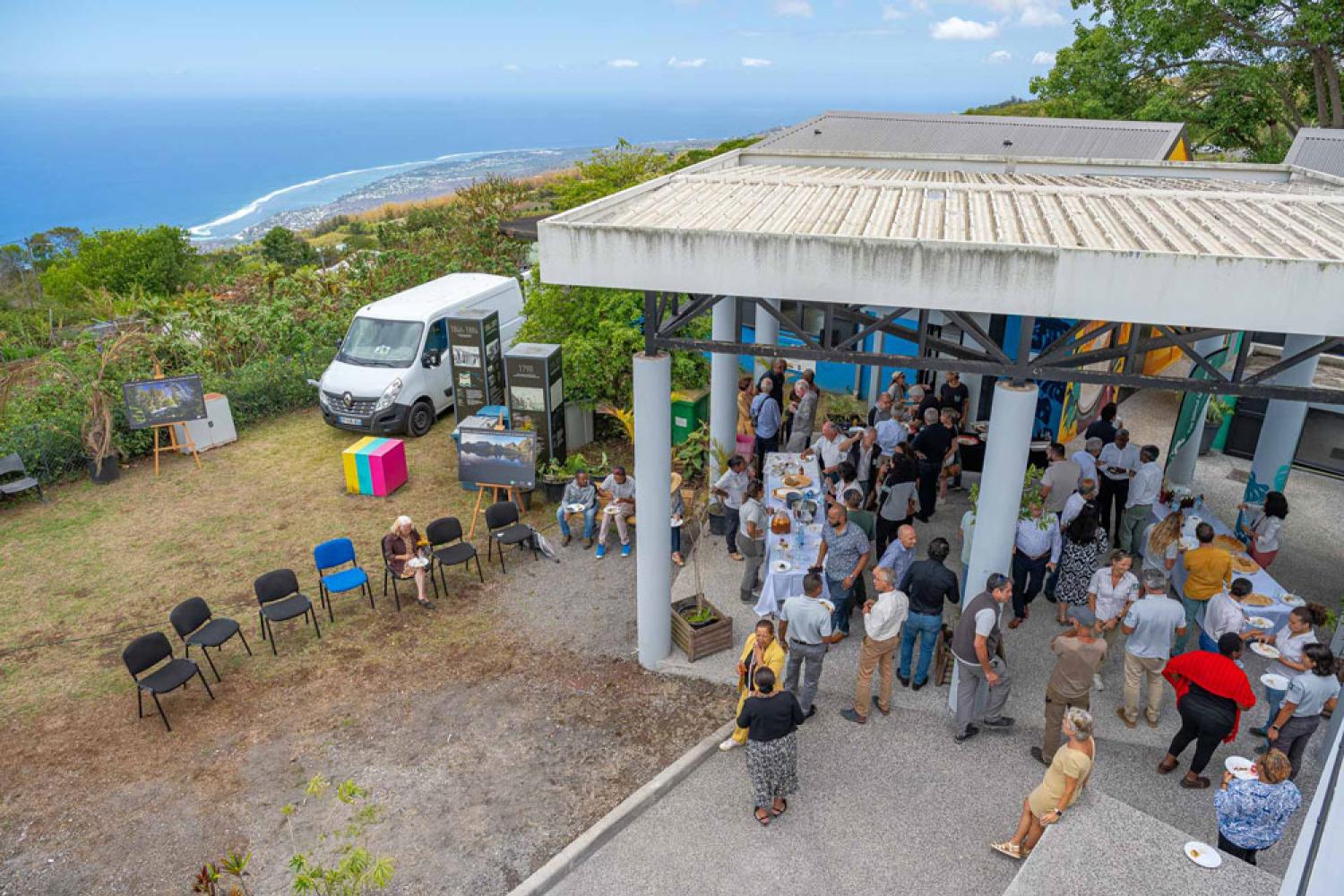 La matinée d'inauguration a été suivie d'un cocktail déjeunatoire sur site © Martin Huré - Parc national de La Réunion