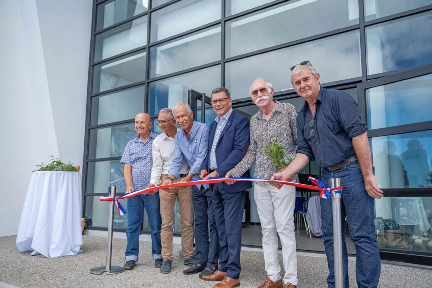 L'inauguration officielle s'est déroulée en présence du Parc national représenté par son Président, son Directeur, mais également du Territoire de l'Ouest, de la commune de Trois Bassins, et des anciens propriétaires de la demeure 